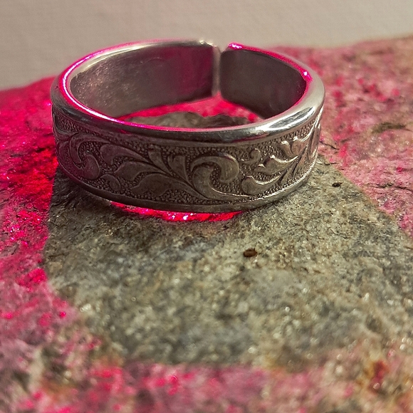 Basic Bend Spoon Ring - Picture 1 of 4